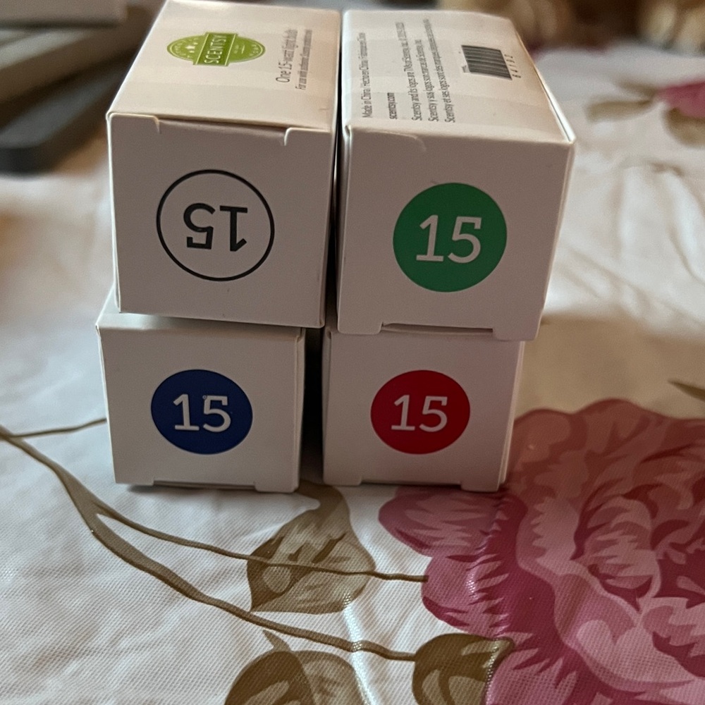 Scentsy 15 watt bulbs x4